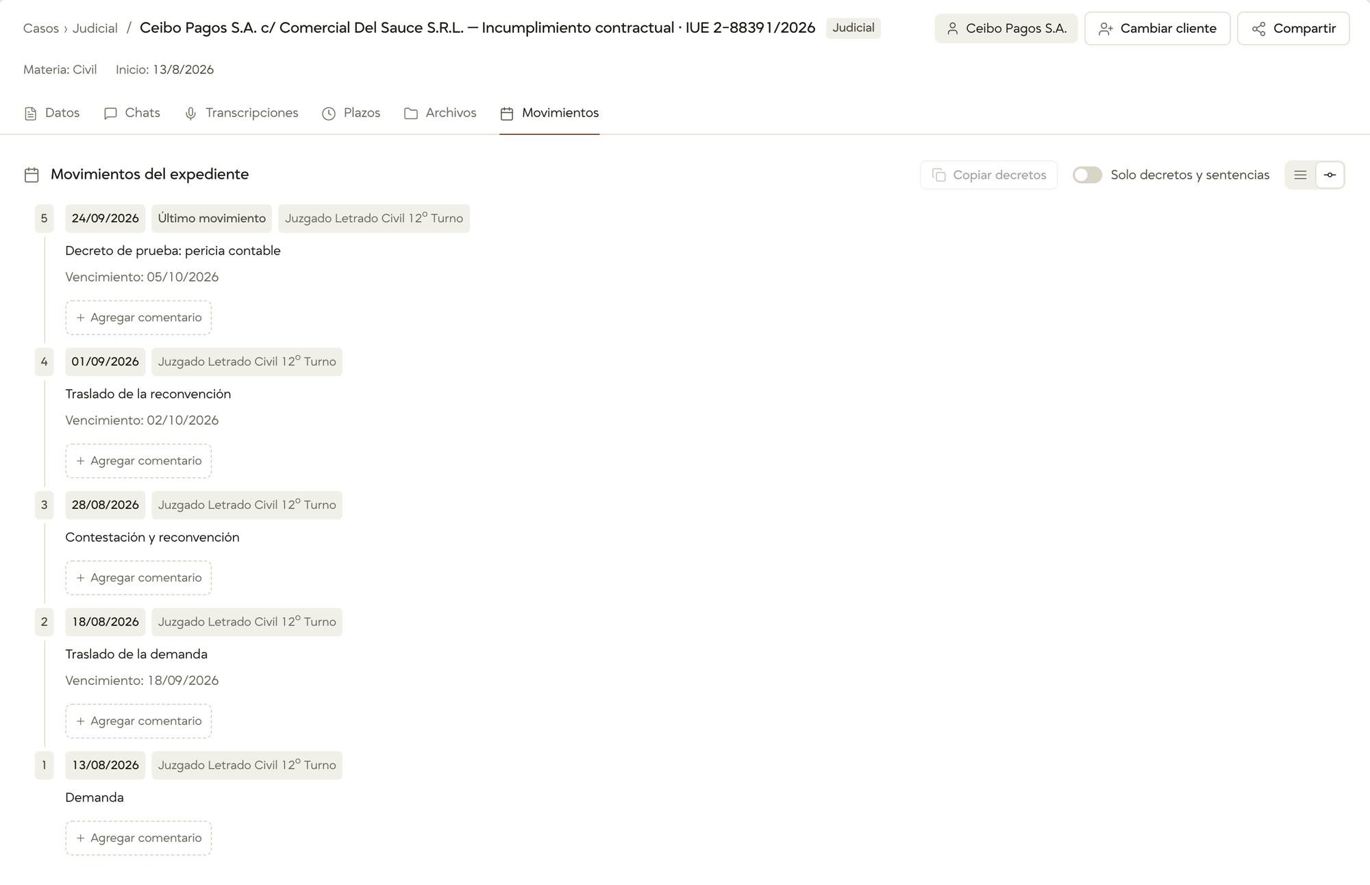 El chat del Asistente sobre un caso de prueba: el estado del expediente y su último decreto explicado, con el botón Abrir borrador