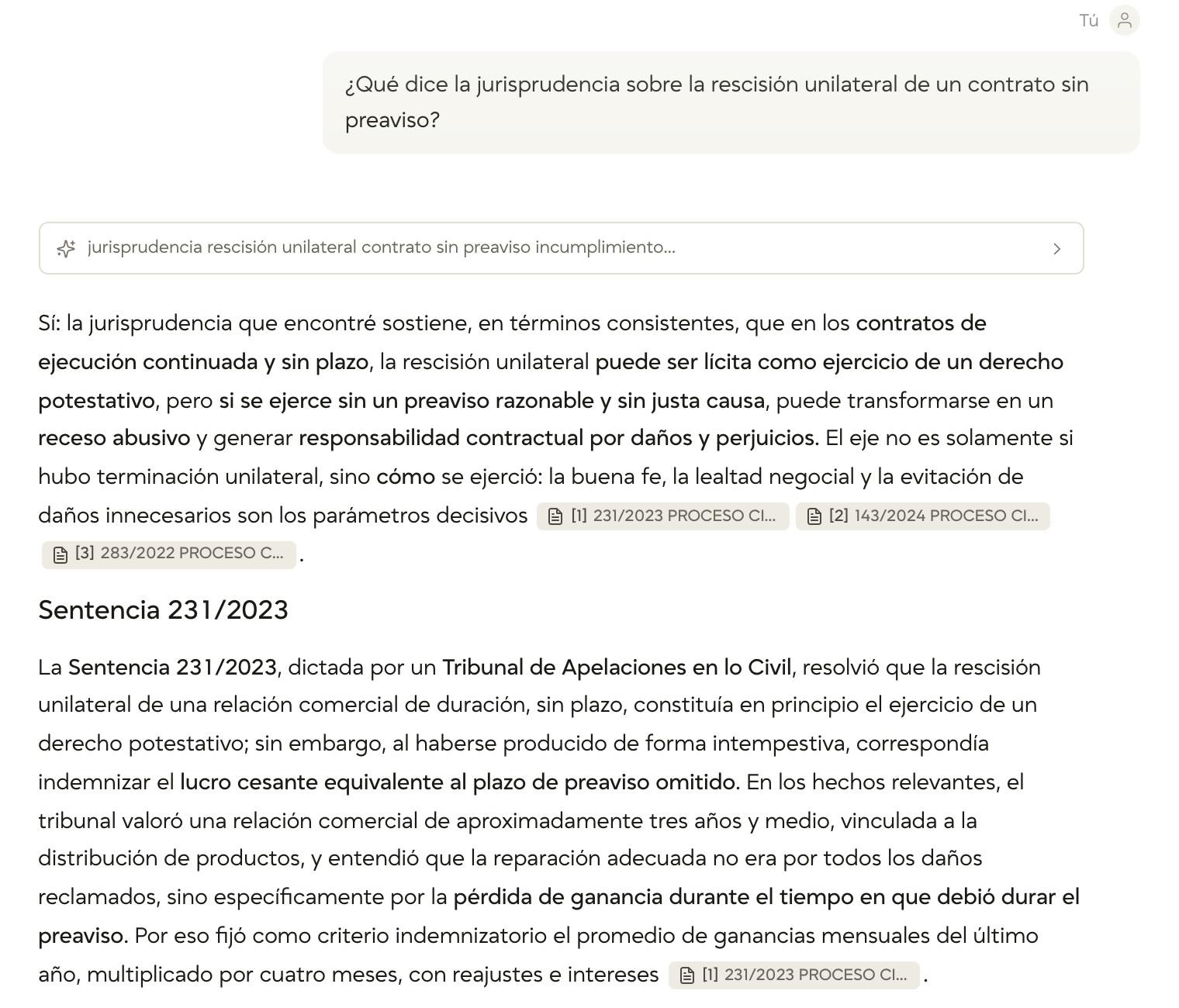 Una consulta sobre la rescisión unilateral de un contrato sin preaviso y el comienzo de la respuesta del Asistente, con tres sentencias citadas