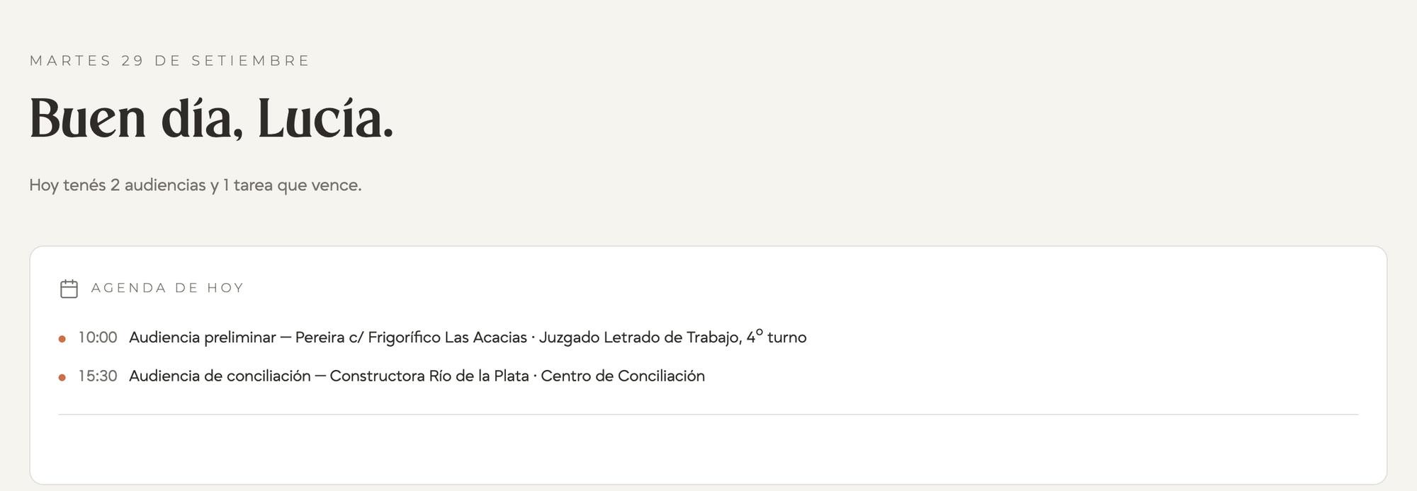 El inicio de TLT Estudio, con el saludo «Buen día, Lucía», el aviso «Hoy tenés 2 audiencias y 1 tarea que vence» y la agenda de hoy, que tiene una audiencia preliminar a las 10:00 y una audiencia de conciliación a las 15:30